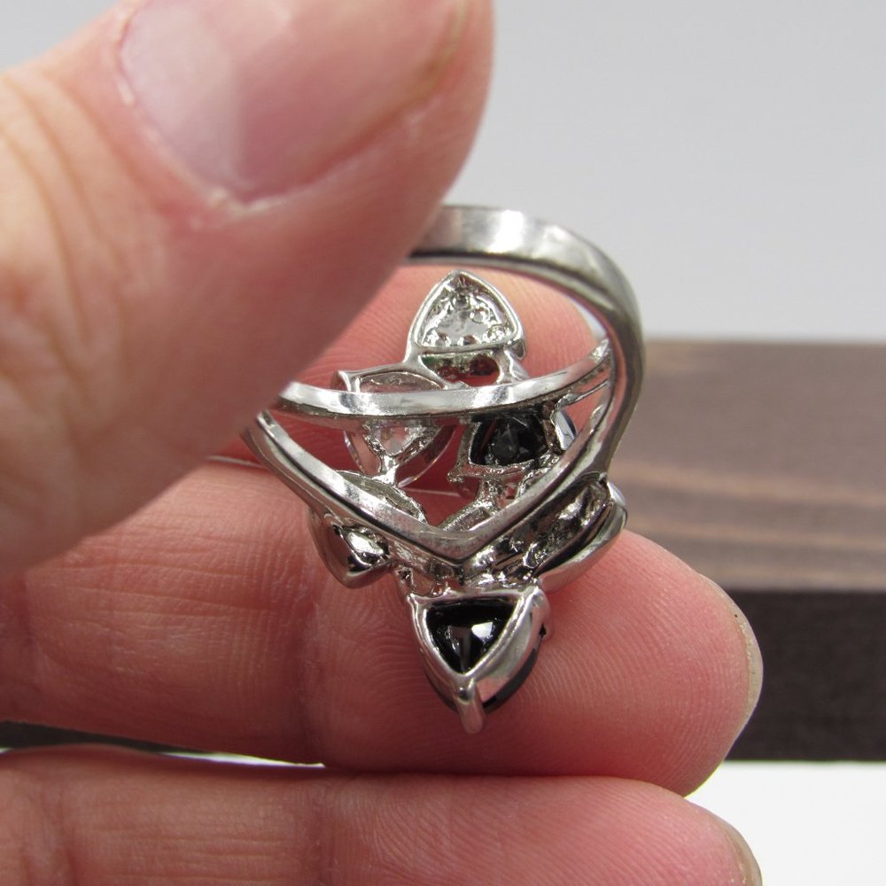 Size 9 Silver Tone Large CZ Diamond Band Ring - Picture 3 of 7